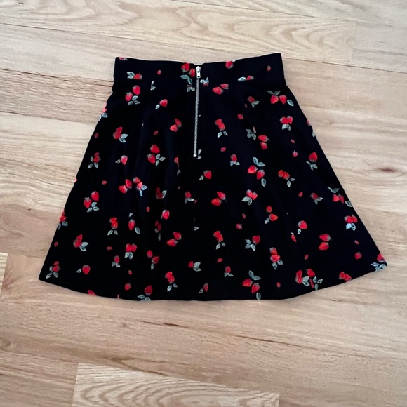 XS H&M Skater Miniskirt - Picture 2 of 4